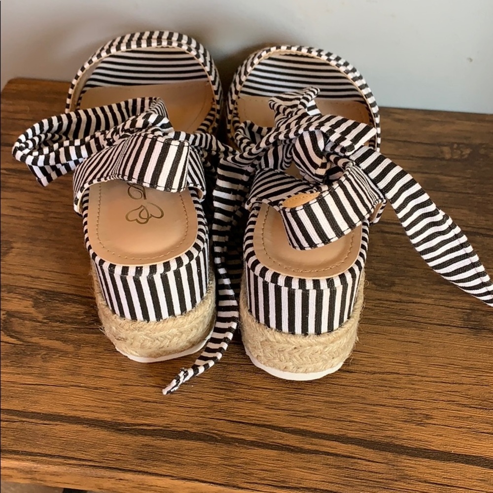 Black and white striped espadrille wedges - Picture 4 of 6